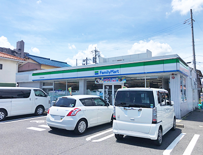 ファミリーマート四日市滝川町店