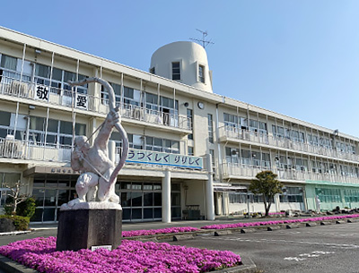 東中学校