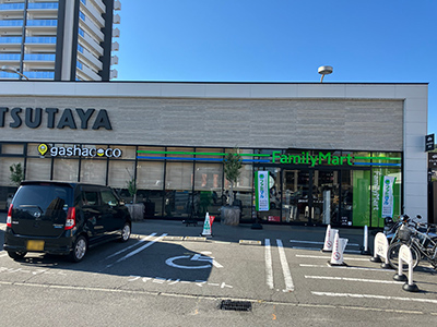 ファミリーマート TSUTAYA三吉店