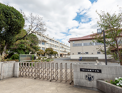 初雁中学校