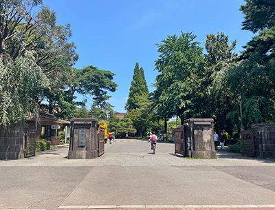 一橋大学