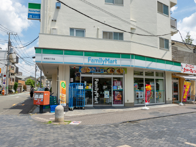 ファミリーマート 用賀四丁目店