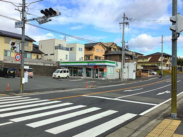 ファミリーマート三郷勢野北店