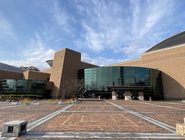 福岡市総合図書館