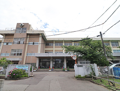 築山小学校